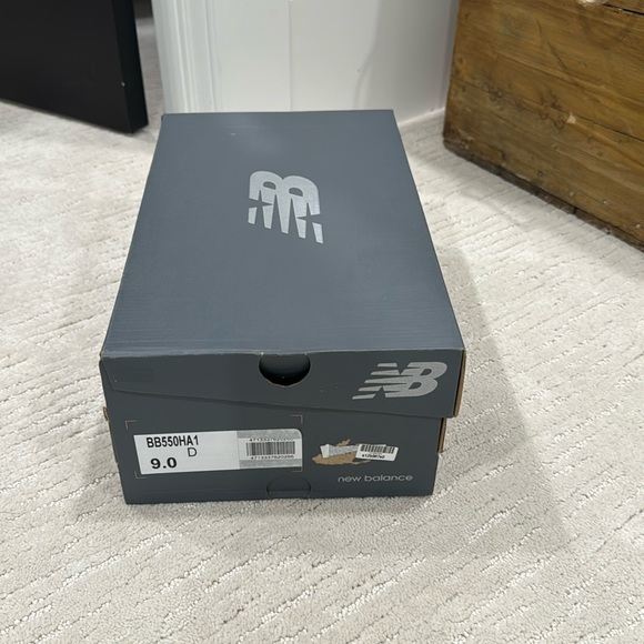 New Balance 550 - Picture 1 of 5